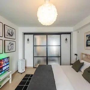 Superb 3 Bedroom & 3 Bathroom Duplex In Centre , Bruxelles Belgique