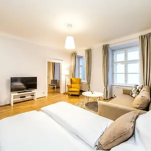  Apartamento Beautiful City At Famous Ballgasse Austria